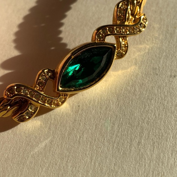 Vintage gold tone SWAROVSKI emerald green color crystal statement necklace - Picture 3 of 10